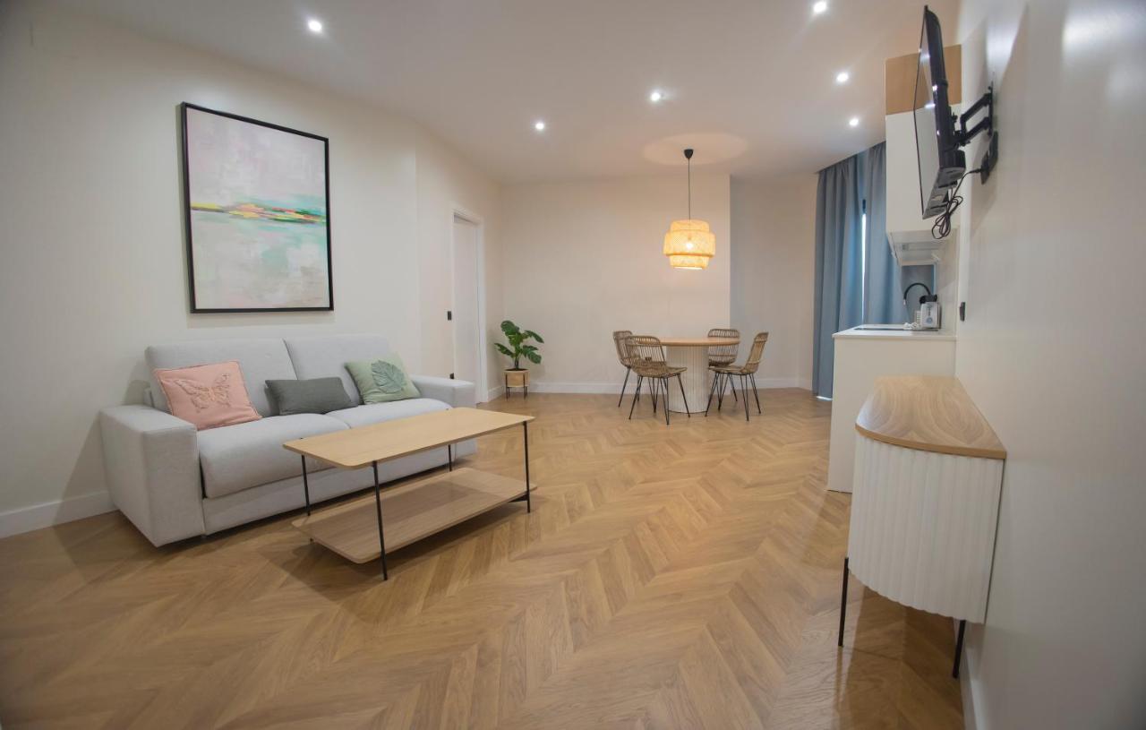 Oikos Apartamentos Turisticos 莫内斯特里奥 外观 照片
